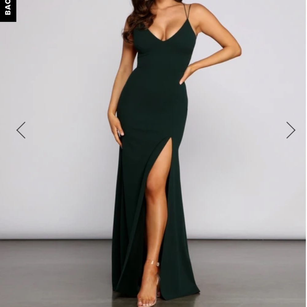 NWT Windsor Lace-Up Back Formal Dress